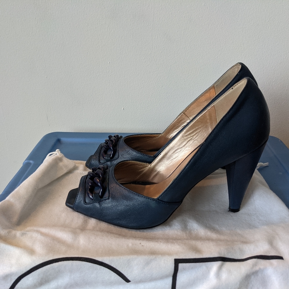 Gianfranco Ferre Sz 9.5 Navy Blue Leather Peeptoe Heels